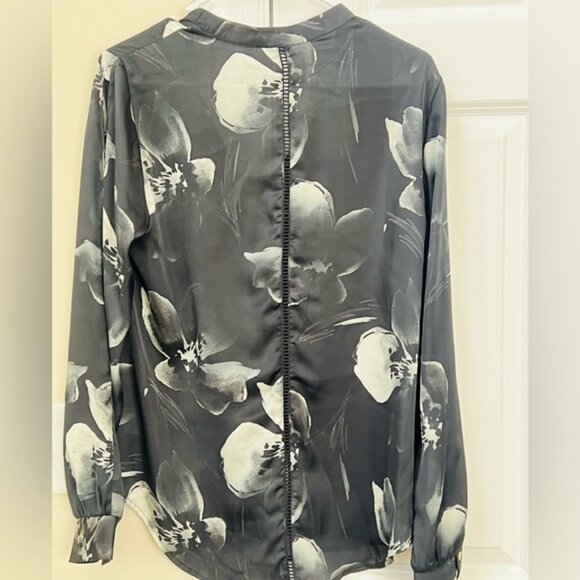 Matty M medium floral polyester blouse - Picture 3 of 5
